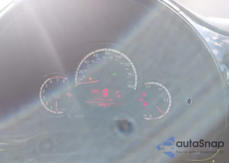 2013 Volkswagen Beetle 2.5L Entry z USA, uszkodzony, nr VIN 3VWFP7AT7DM636499